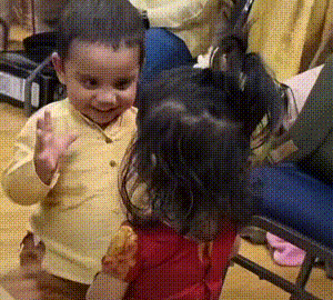 你向别人伸手的那一刻  我的热情和爱都被你浇灭了